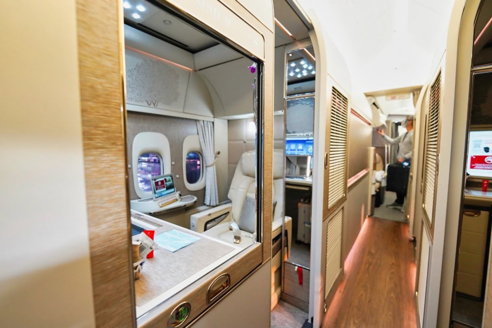 エミレーツ航空新型ファーストクラス搭乗記・B777ゲームチェンジャーを前方から
