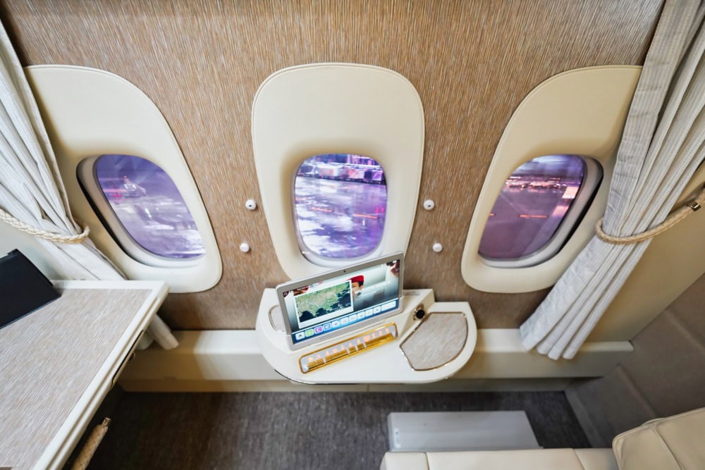 エミレーツ航空B777新型ファーストクラス搭乗記・バーチャルウィンドウ