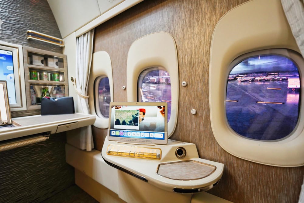 エミレーツ航空B777新型ファーストクラス搭乗記・バーチャルウィンドウ