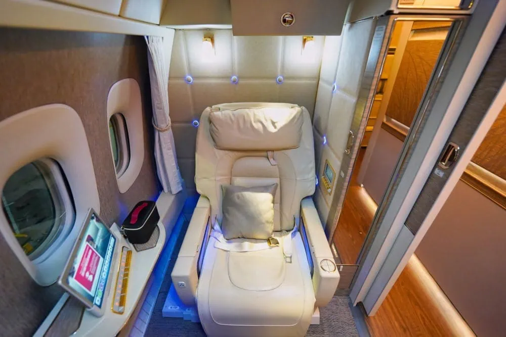 エミレーツ航空B777新型ファーストクラス搭乗記・収納