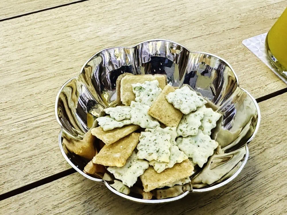 宮崎シェラトングランでオーシャンリゾート宿泊記・バーでのドリンクサービス・アラレ