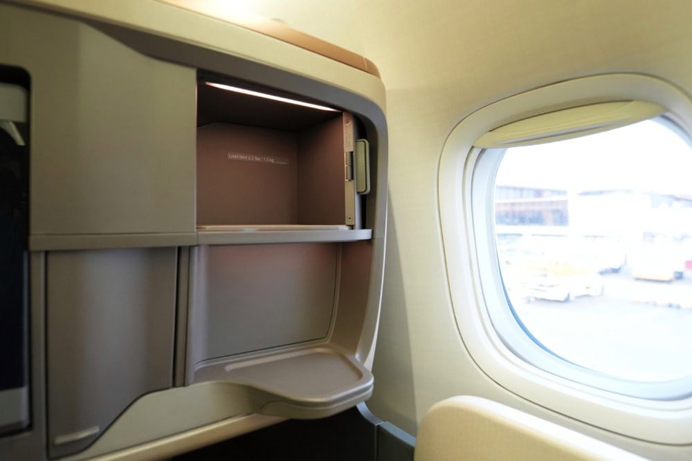 シンガポール空港ビジネスクラス搭乗記・収納