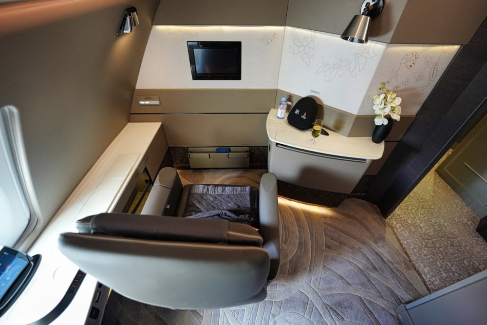 シンガポール航空スイート搭乗記・1Aを後ろから