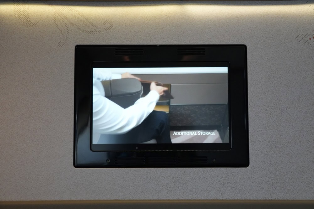 シンガポール航空スイート搭乗記・正面のモニター