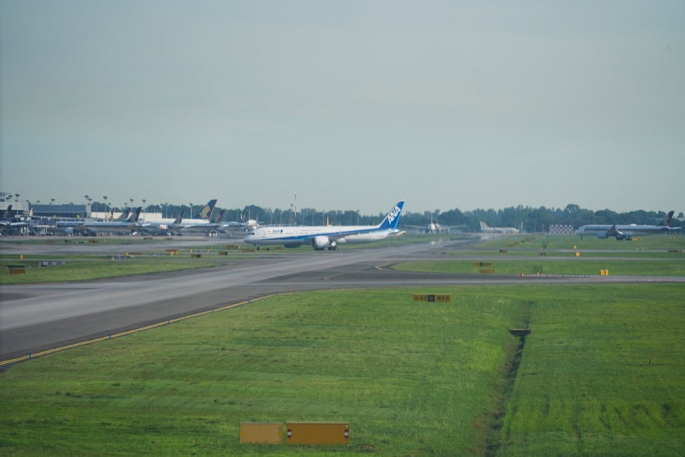 シンガポール航空スイート搭乗記・シンガポールに降り立つANA機