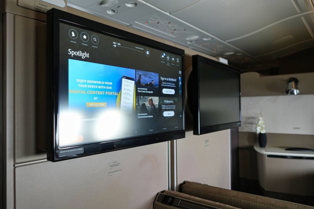 シンガポール航空スイート搭乗記・壁面モニター
