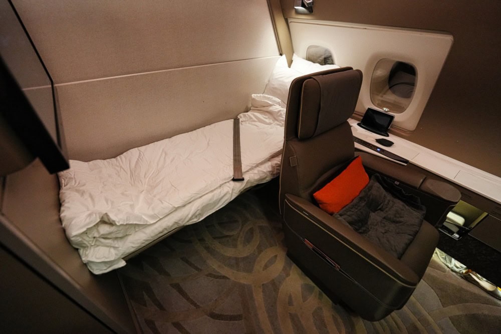 シンガポール航空スイート搭乗記・復路のシングルベッド