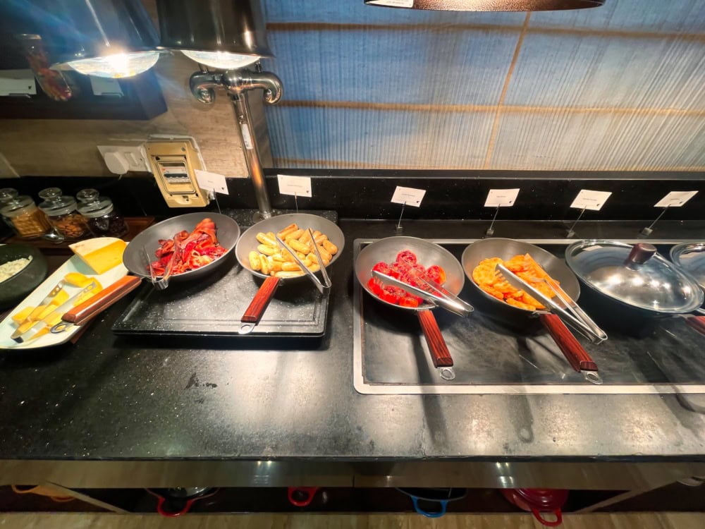 JWマリオット・ホテル・ニューデリー・エアロシティホテル・エグゼクティブラウンジの朝食カウンター