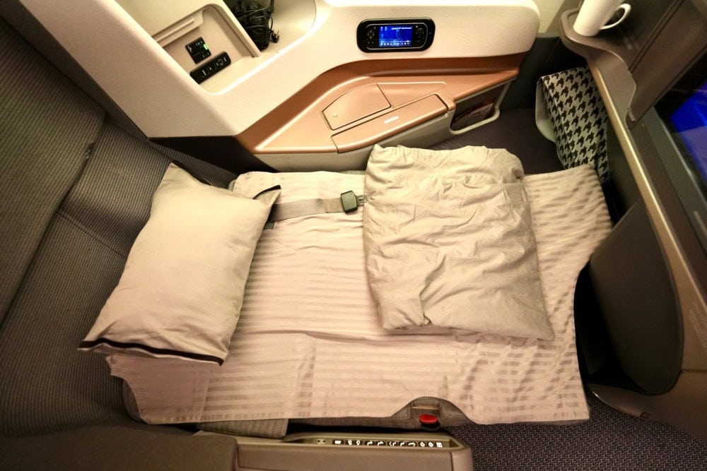シンガポール航空ビジネスクラス搭乗記・ベッド