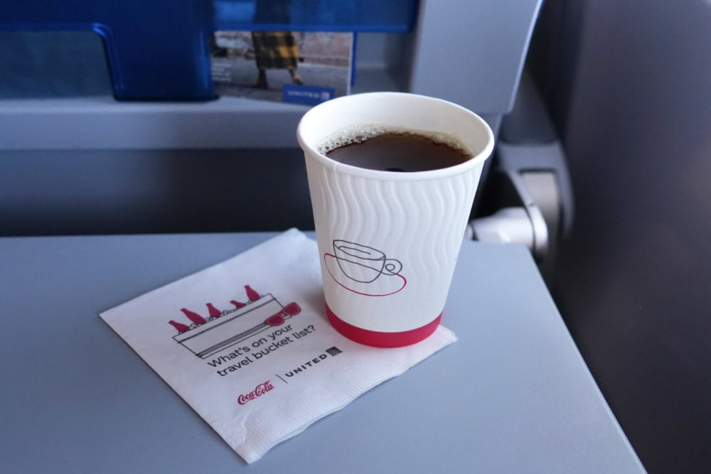 ユナイテッド航空搭乗記・ラスベガス発サンフランシスコ行き・ホット紅茶