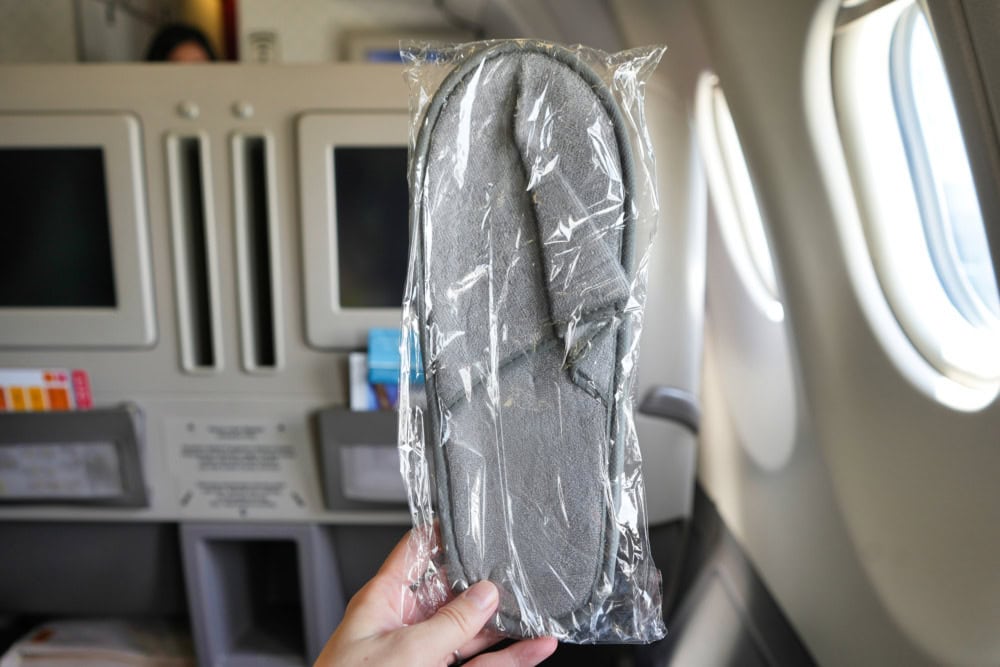 ガルーダインドネシア航空ビジネスクラス搭乗記・スリッパ