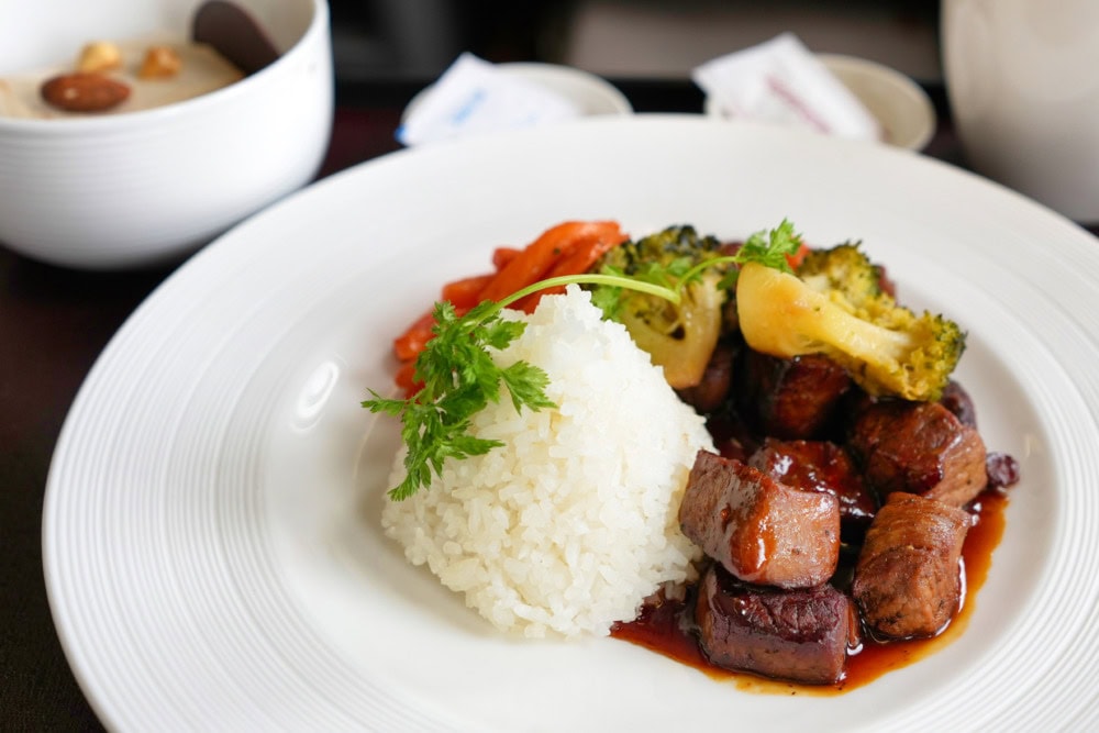 ガルーダインドネシア航空ビジネスクラス搭乗記/機内食メニュー・ビーフスムル