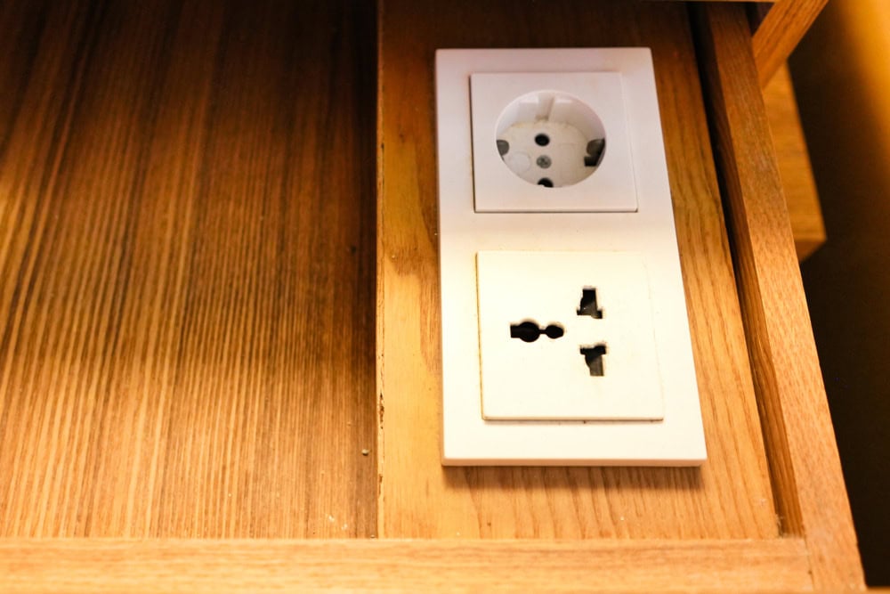 リッツカールトンバリ宿泊記・ベッド脇の引き出し