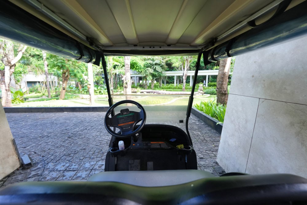 リッツカールトンバリ宿泊記・カートでお部屋まで移動