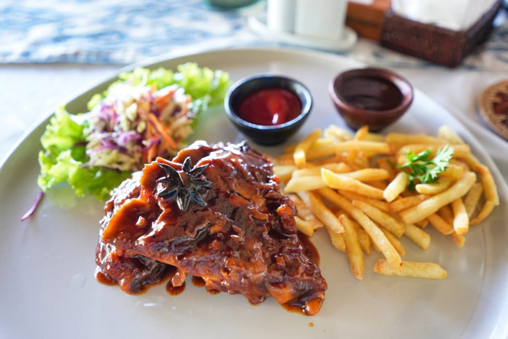 ウブド/ semar kuning restaurant/・リブBBQ