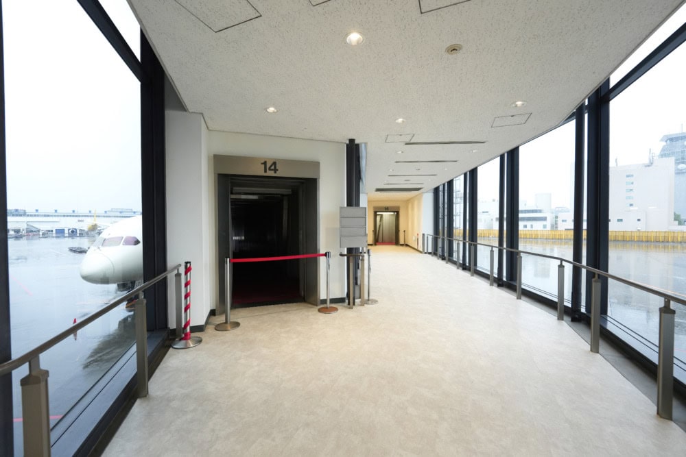 エティハド航空ビジネスクラス搭乗記・飛行機までの通路