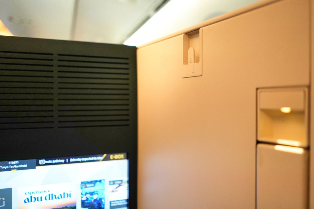 エティハド航空ビジネスクラス搭乗記・ハンガー