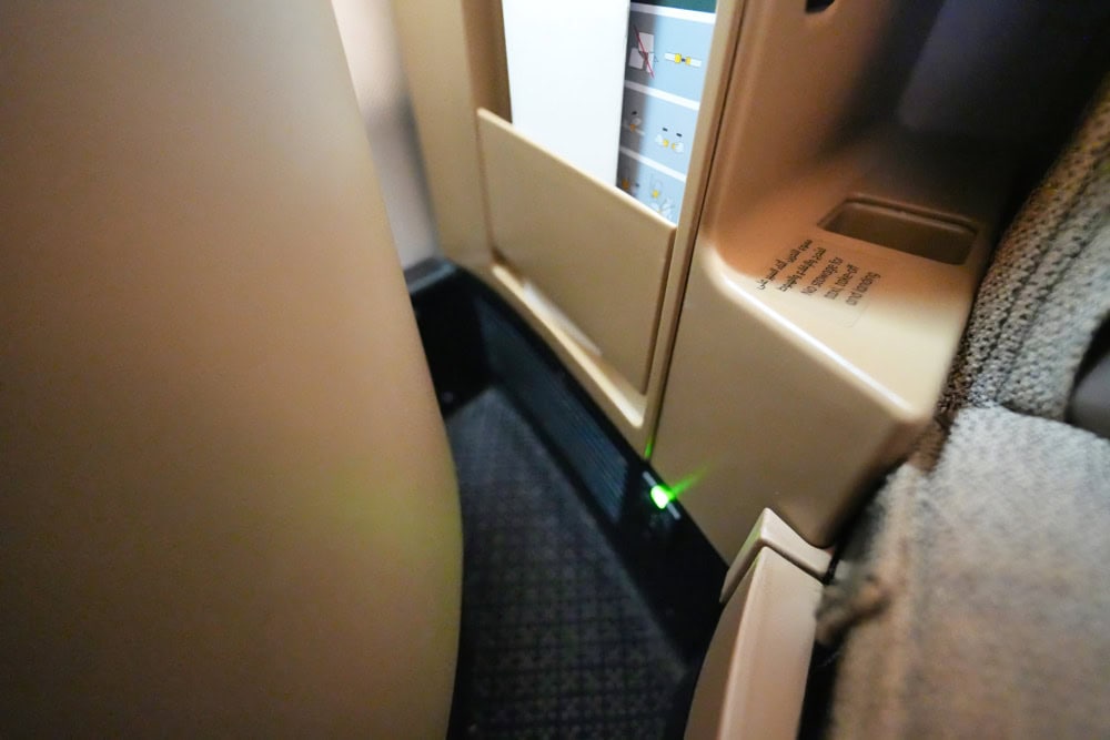 エティハド航空ビジネスクラス搭乗記・電源