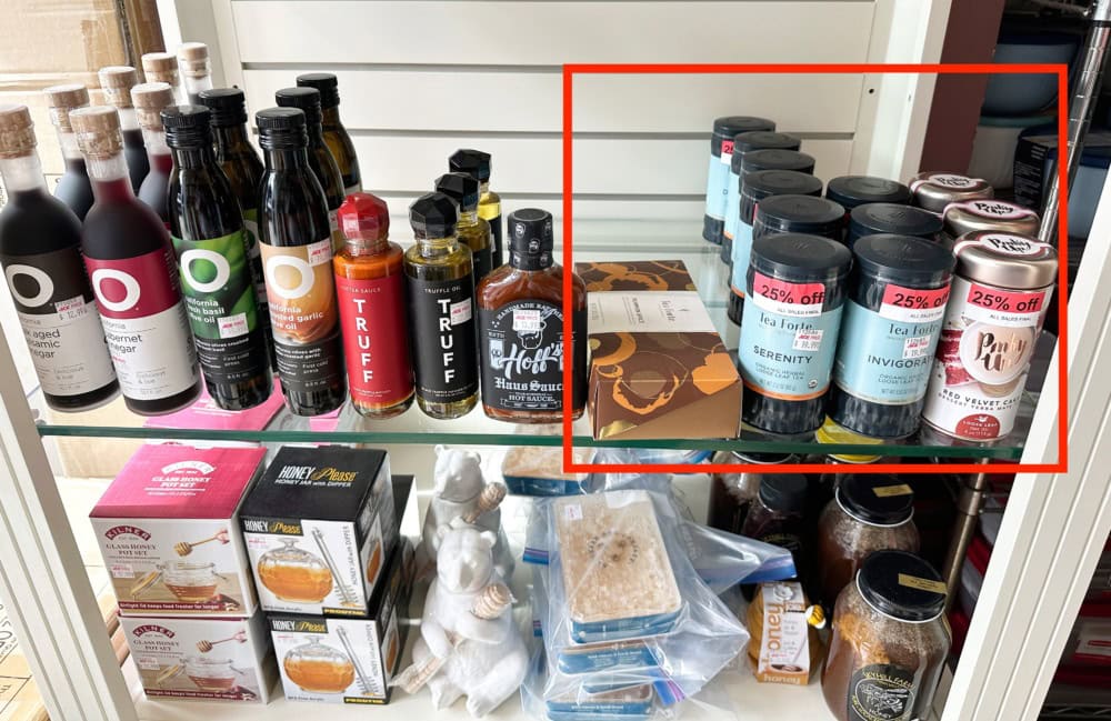 サンフランシスコでTea Forteを買える場所・Standard5&10お隣のキッチン用品店の棚