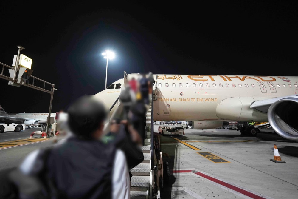 エティハド航空ビジネスクラス搭乗記・アブダビ空港・飛行機