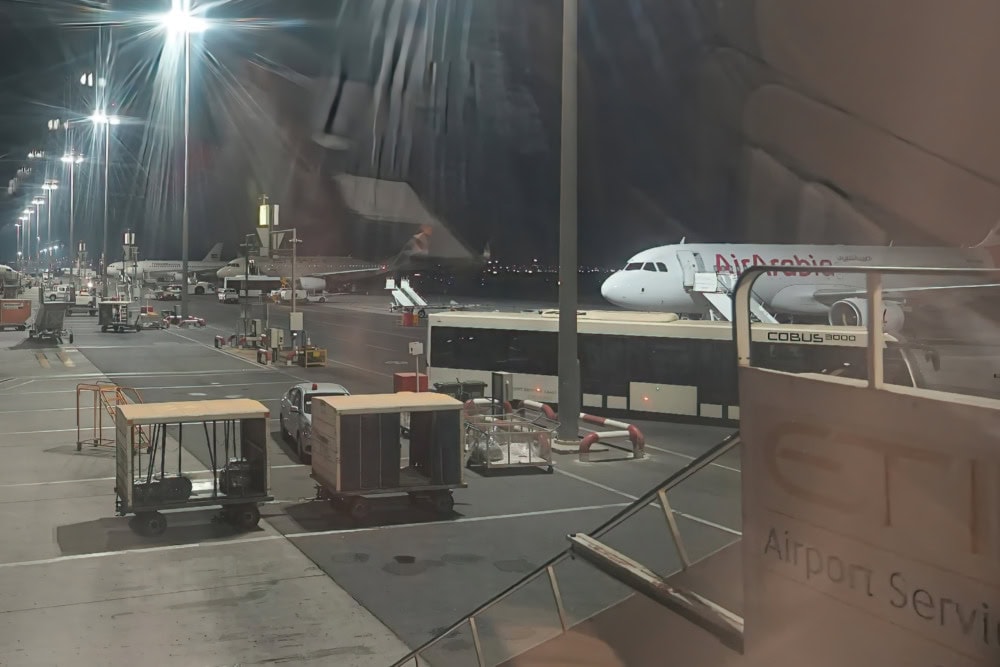 エティハド航空ビジネスクラス搭乗記・アブダビ空港・専用バスで飛行機へ