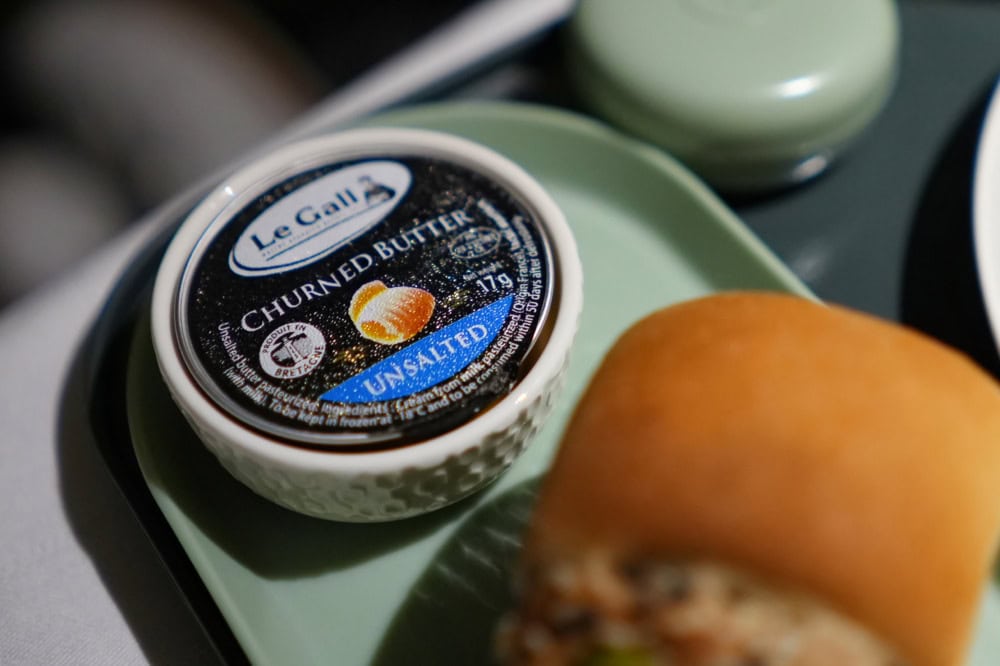 エティハド航空ビジネスクラス搭乗記・アブダビ空港・機内食メニュー・バター