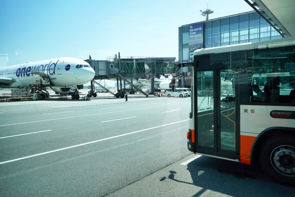エバー航空ビジネスクラス搭乗記・バスで飛行機へ