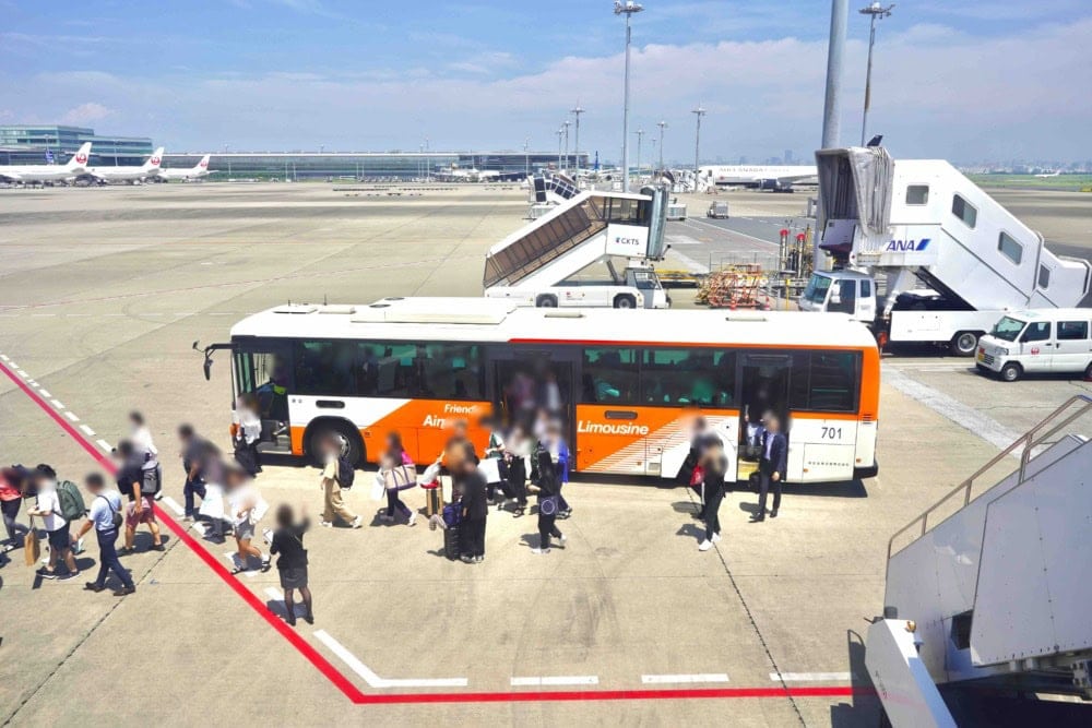 エバー航空ビジネスクラス搭乗記・2台目のバスが到着