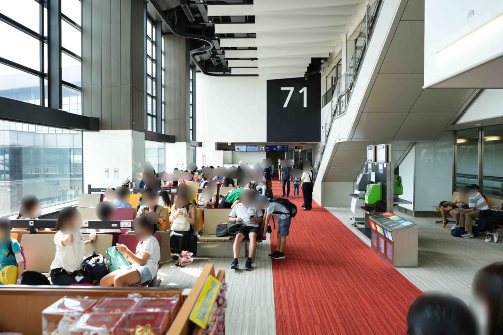 JALグアム線搭乗レポート・成田空港71番搭乗口