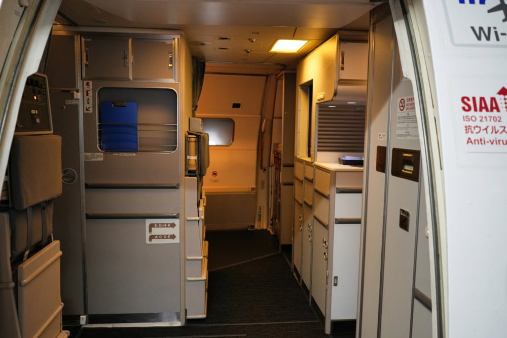 JALグアム線搭乗レポート・B767-300の入口