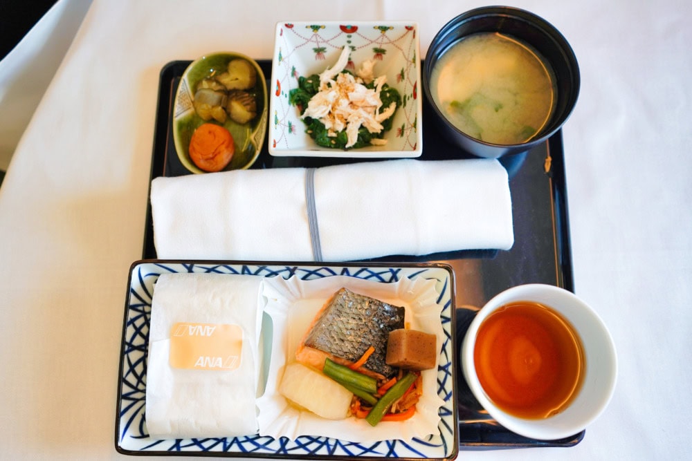 ANA新型ビジネスクラス「THE Room」搭乗記・二度目の機内食も和食