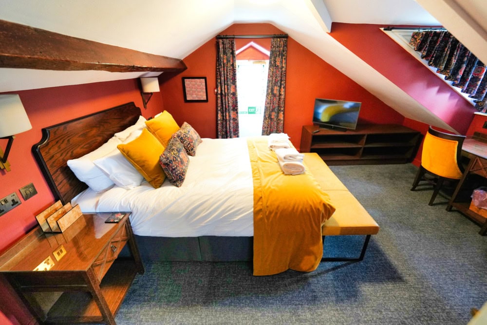 Bridge House Hotel：客室を入口側から