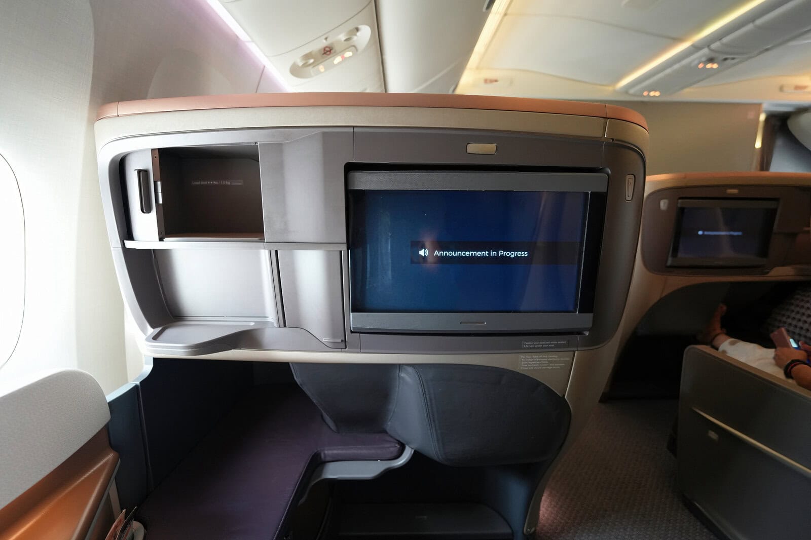 シンガポール航空ビジネスクラスシートの正面