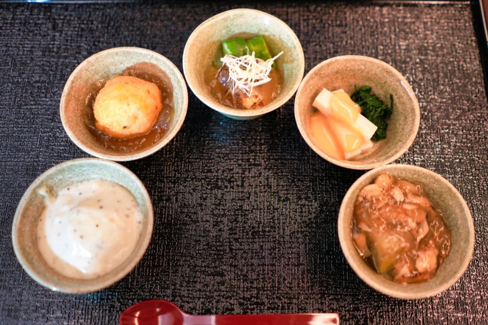 JAL国際線ファーストクラス搭乗記・機内食・和食の小鉢