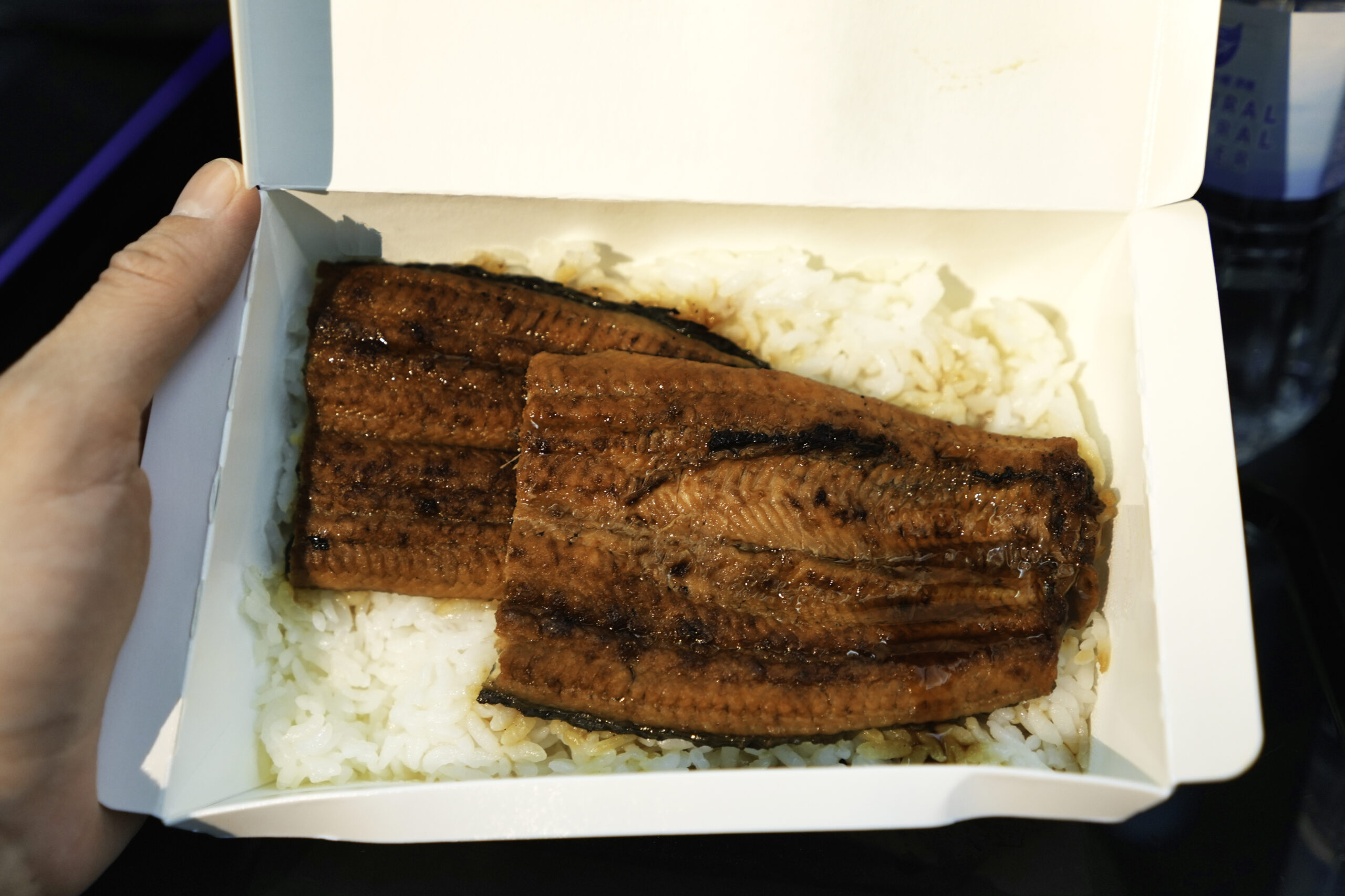 ZIPAIR搭乗記・機内食・鰻丼アップ