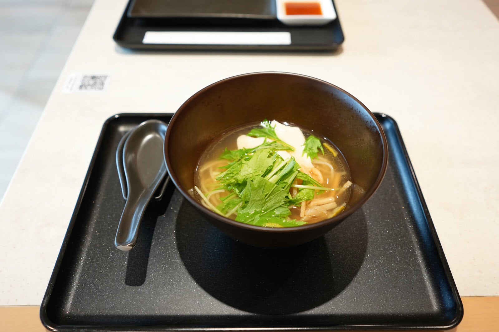 鮨鶴亭でオーダーしたラーメン