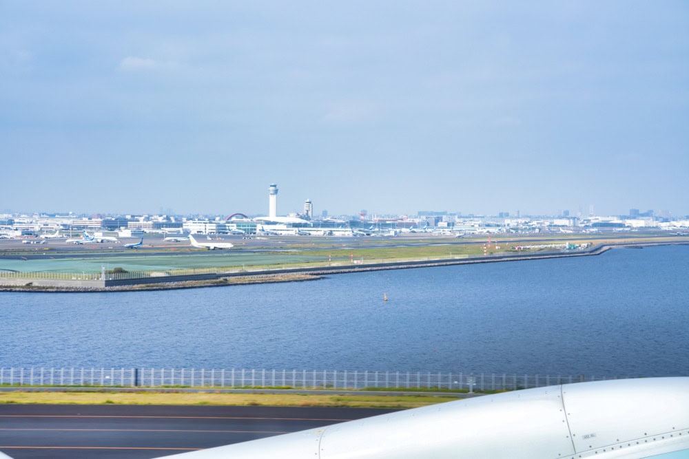 キャセイパシフィック航空プレミアムエコノミー搭乗記・羽田を離陸