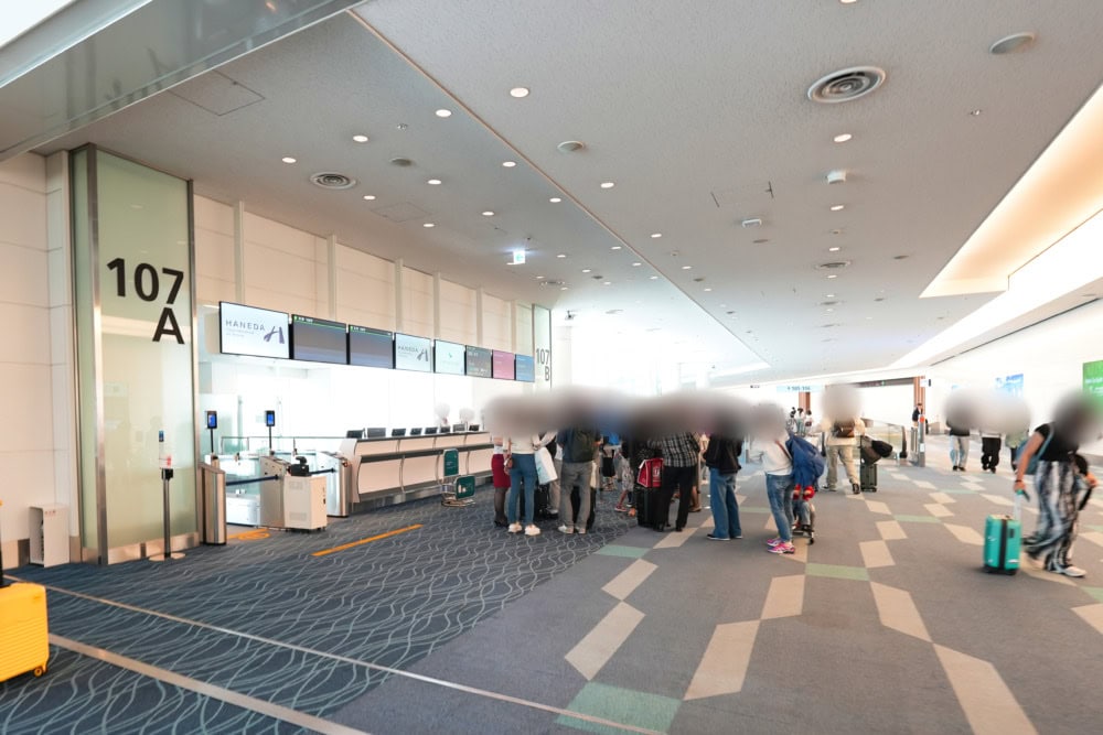 キャセイパシフィック航空プレミアムエコノミー搭乗記・搭乗口前の風景