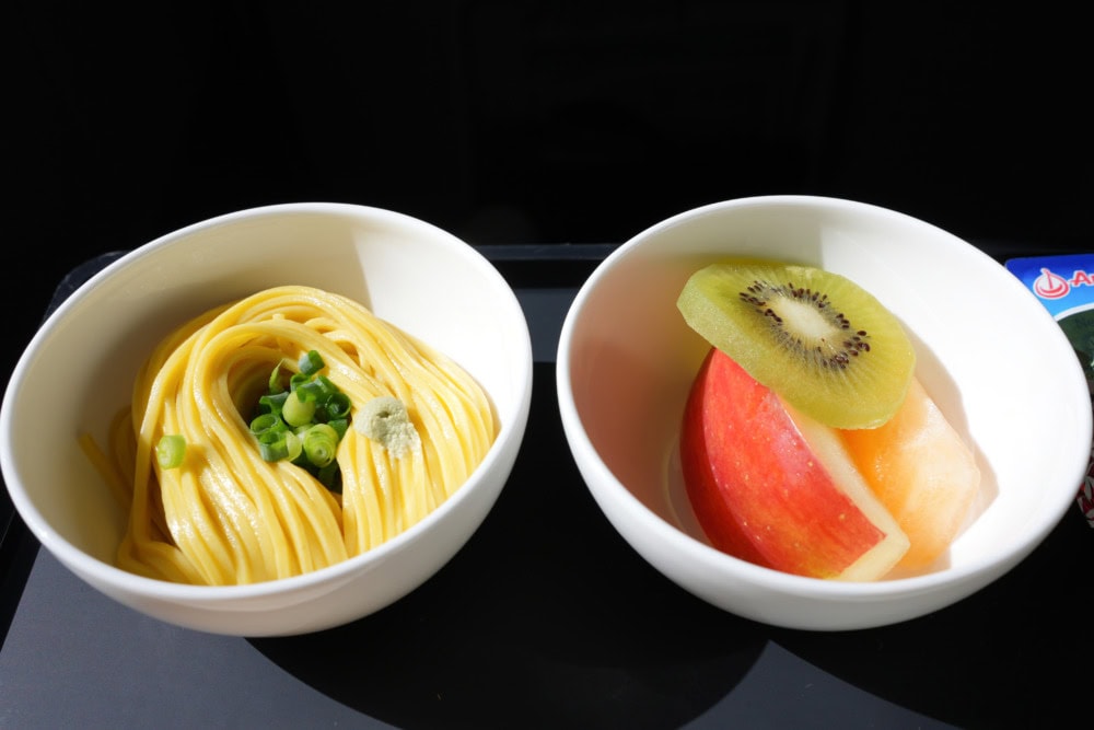 キャセイパシフィック航空プレミアムエコノミー搭乗記・機内食サイド