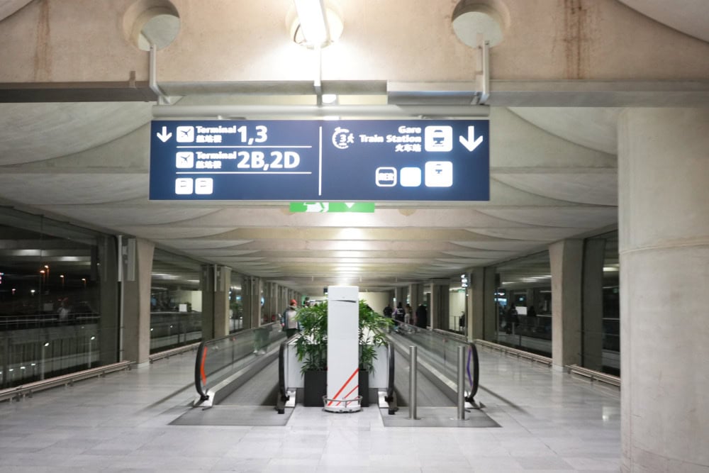 パリ・シャルル・ド・ゴール国際空港・RER乗り場へ