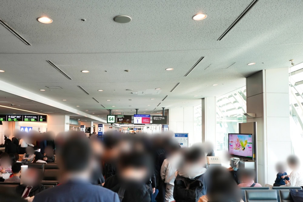 ANA国内線搭乗記・スターウォーズジェット・羽田空港・搭乗口前