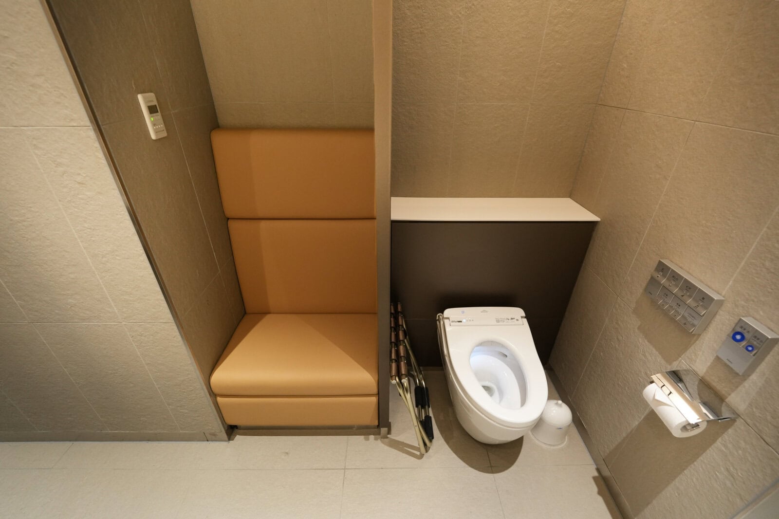 成田ANAラウンジ・シャワーはトイレも併設