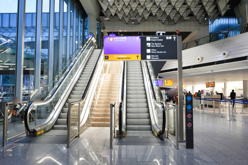 フランクフルト国際空港・駅へのブリッジ