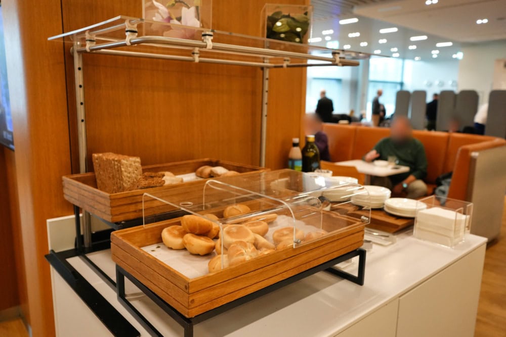 フランクフルト空港・ Lufthansa Business Lounge A13 (Schengen)・スナック