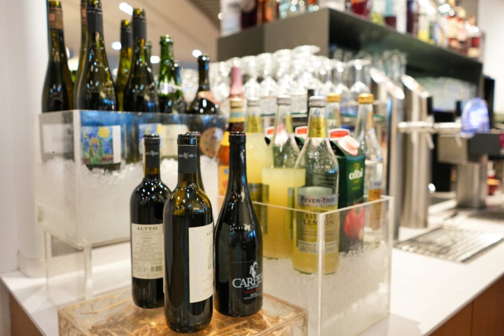 フランクフルト空港・ Lufthansa Business Lounge A13 (Schengen)・ワイン