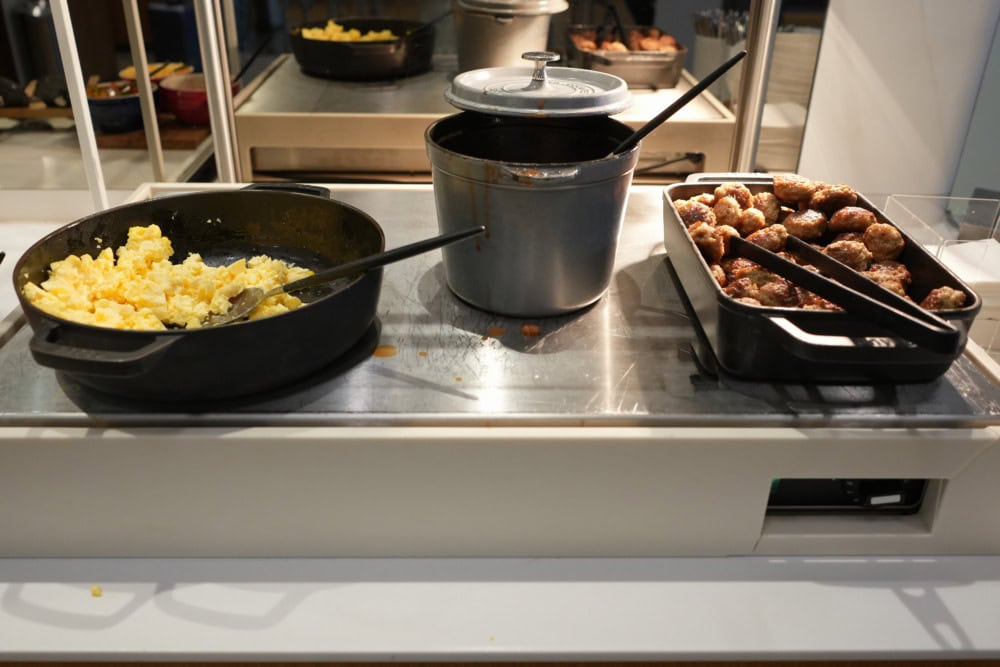フランクフルト空港・ Lufthansa Business Lounge A13 (Schengen)・ホットミール