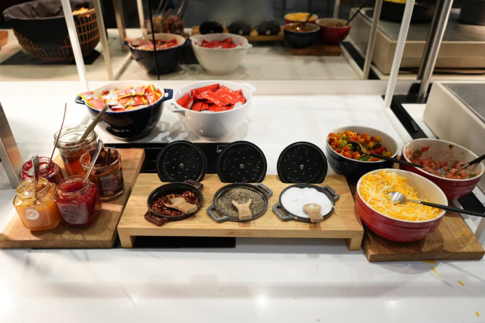 フランクフルト空港・ Lufthansa Business Lounge A13 (Schengen)・朝食