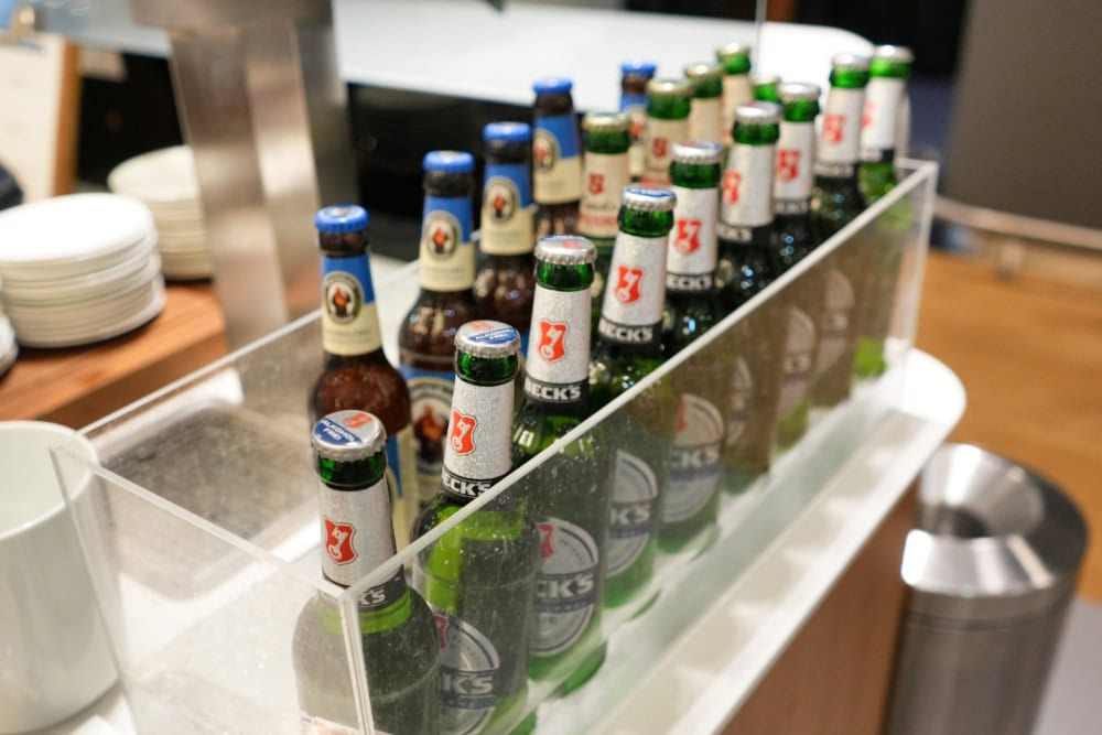 フランクフルト空港・ Lufthansa Business Lounge A13 (Schengen)ノンアルコールビール