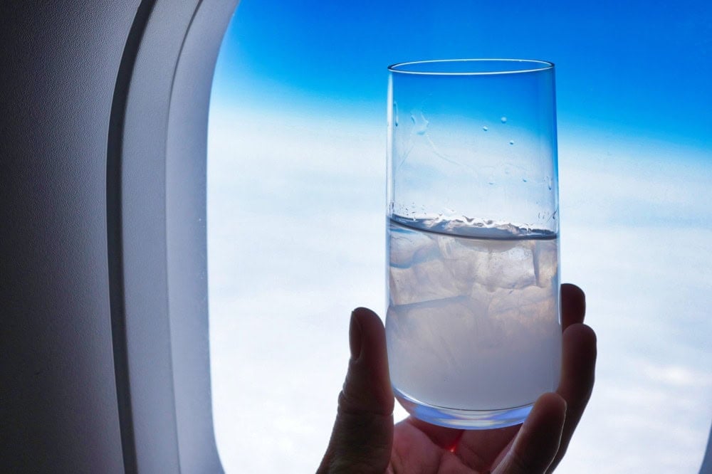 エーゲ航空ビジネスクラス搭乗記・ファーストドリンクはウーゾ