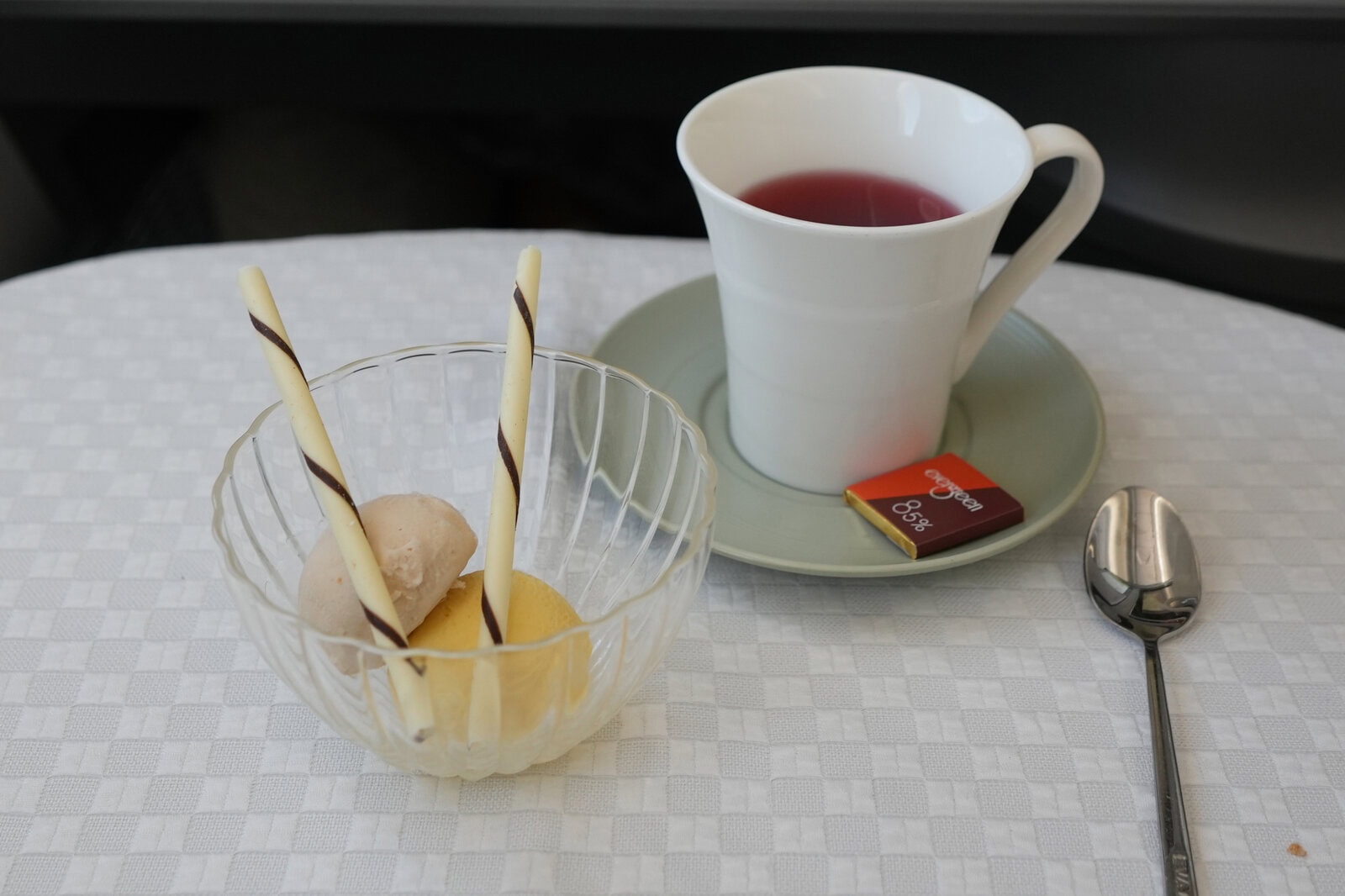 エバー航空ビジネスクラス ミラノ〜台北線のアイスクリーム